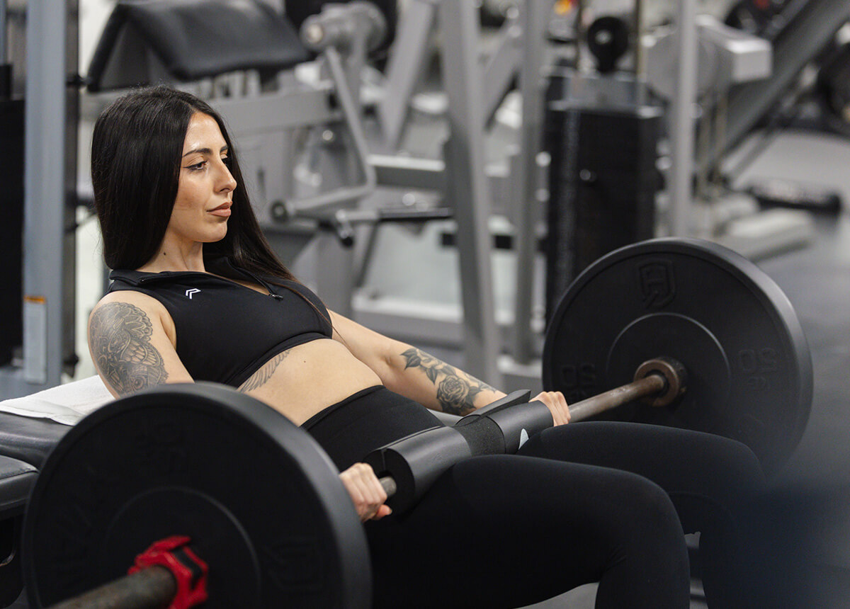 Mitgliederin bei einer Krafttraining-Übung im actiwita Remagen